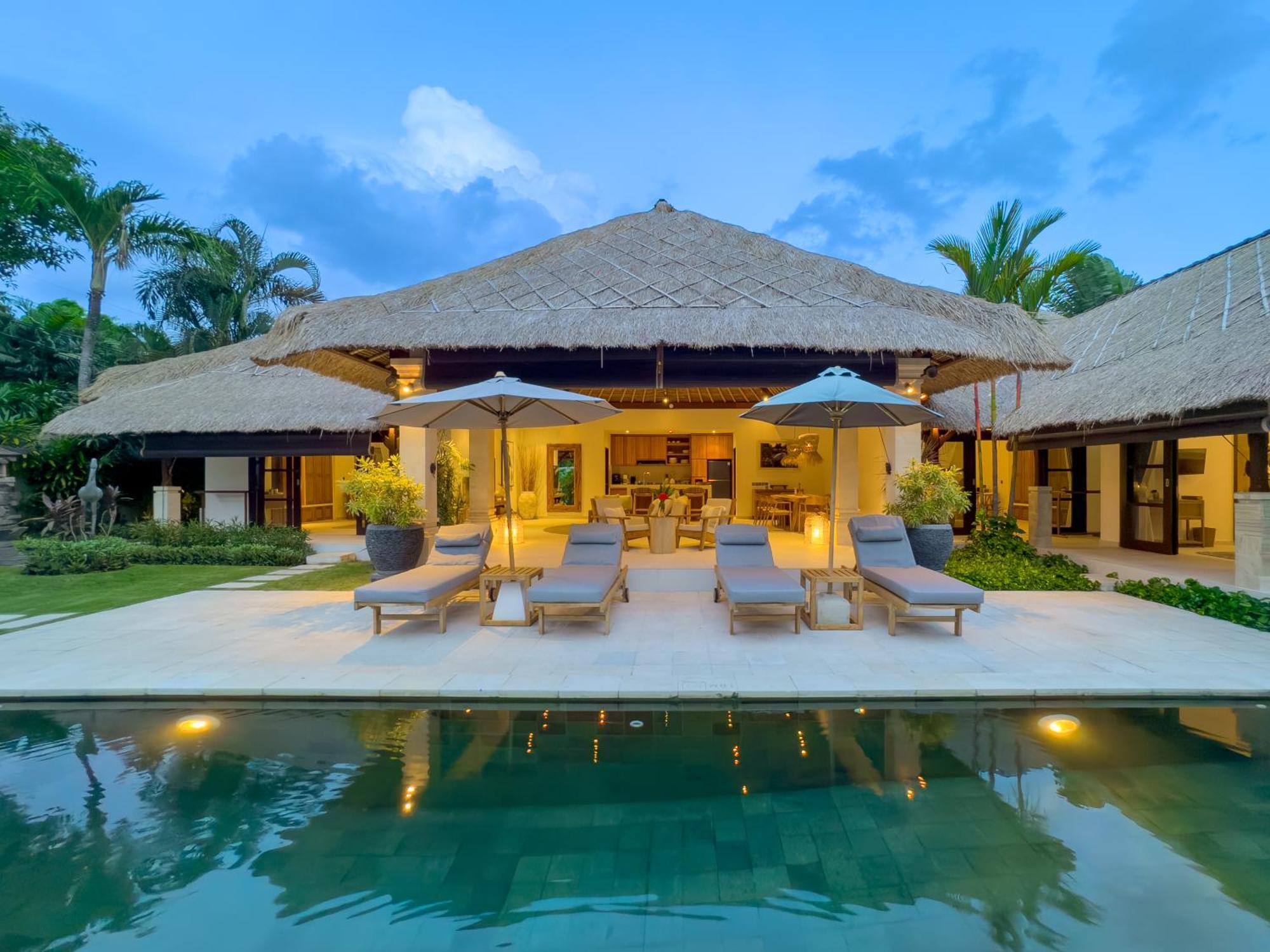 Villa Bugis Seminyak Rum bild